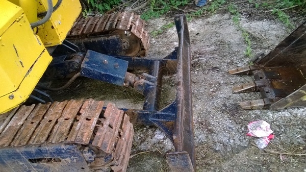 รถแบคโฮ ยี่ห้อ KOMATSU PC28UU