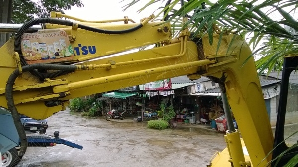 รถแบคโฮ ยี่ห้อ KOMATSU PC28UU