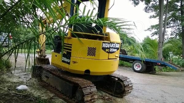 รถแบคโฮ ยี่ห้อ KOMATSU PC28UU