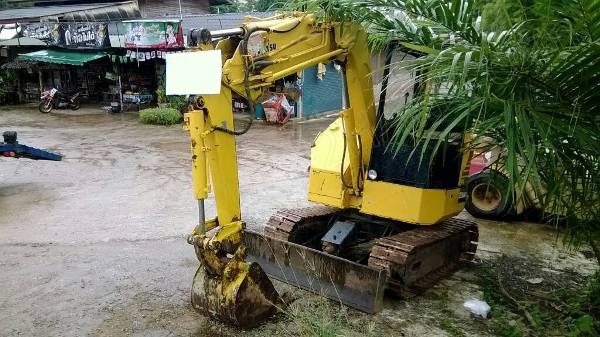 รถแบคโฮ ยี่ห้อ KOMATSU PC28UU