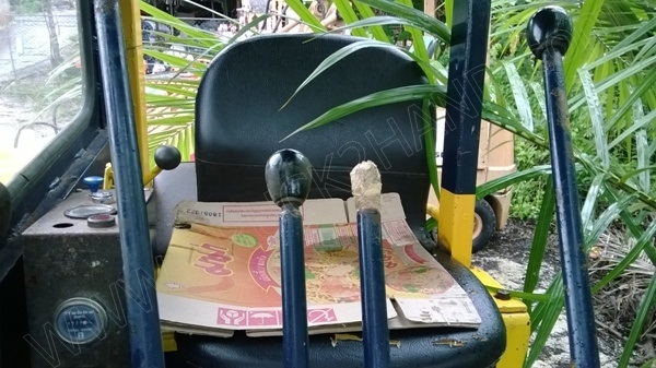 รถแบคโฮ ยี่ห้อ KOMATSU PC28UU