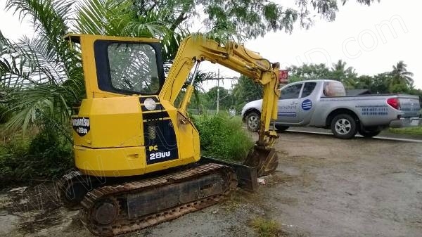 รถแบคโฮ ยี่ห้อ KOMATSU PC28UU