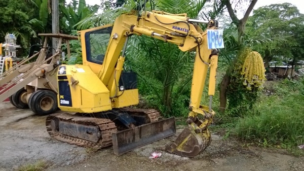 รถแบคโฮ ยี่ห้อ KOMATSU PC28UU