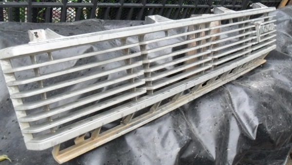 กะจังหน้า กรอบไฟซ้าย-ขวา  ม้ากระโดดตากลม ทั้งชุด 2000.- บาท