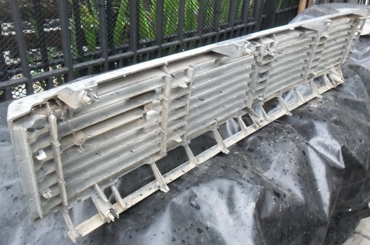 กะจังหน้า กรอบไฟซ้าย-ขวา  ม้ากระโดดตากลม ทั้งชุด 2000.- บาท