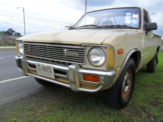 กะจังหน้า กรอบไฟซ้าย-ขวา  ม้ากระโดดตากลม ทั้งชุด 2000.- บาท