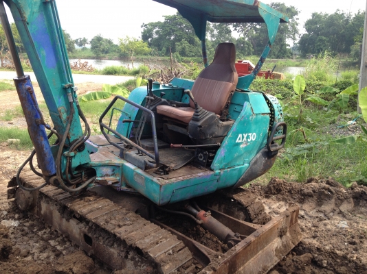 ขาย แบ็คโฮ  30  LX     เครื่อง isusu ขายเลย 195000 ครับ