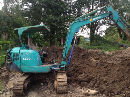 ขาย แบ็คโฮ  30  LX     เครื่อง isusu ขายเลย 195000 ครับ