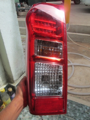 ขาย ชุดไฟท้าย all new dmax 2012 ของแท้ถอดจากรถ ขาย ชุดไฟท้าย all new dmax 2012 ของแท้ถอดจากรถ
