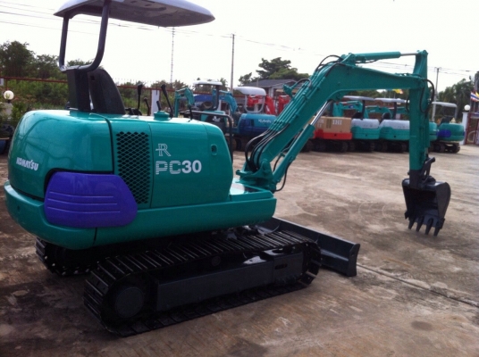 รถขุด KOMATSU PC30-7 มือสอง นำเข้าจากญี่ปุ่น ทำสีใหม่ พร้อมใช้งาน
