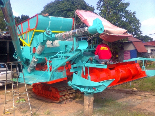 ขายรถเกี่ยวข้าวอุ้มไทยเส็งยนต์ ตอนนี้ซ่อมเสร็จแล้วกำลังทำสี