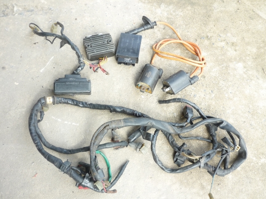 ขายเหมาให้หมดเลยเครื่อง HONDA Bros 400cc.พร้อมอะไหล่หลายรายการ 15,000 (084-6778347)