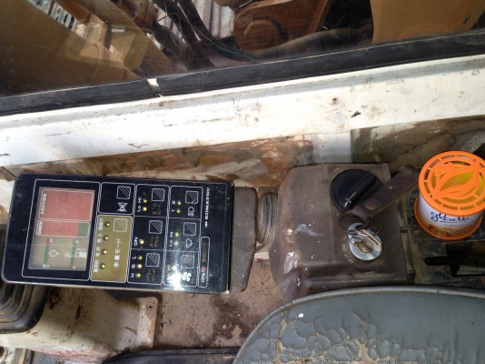 ขายรถ KOMATSU PC200-5 มีทะเบียน ไฟฟ้าครบ แอร์