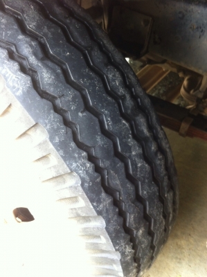 ขายถูก รถบรรทุก 6 ล้อกลาง. Isuzu. 4BE1-868077.  4 สูบ. 110. แรงม้า. ติดต่อ.  คุณท๊อป. 087-786-4923