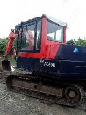 รถแบคโฮ ยี่ห้อ KOMATSU PC60UU