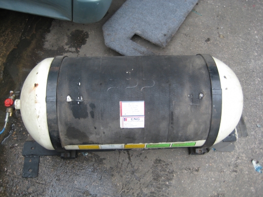 ขายถังแก๊ส ngv `ยกลงจากรถตู้