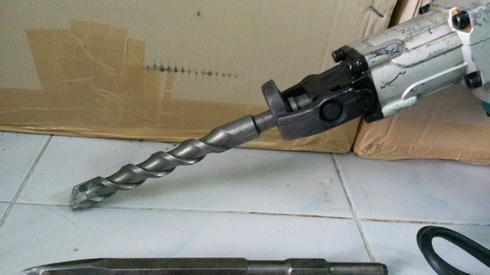 สว่าน และสกัดไฟฟ้ายี่ห้อ มากิต้า hr3530 สภาพดีพร้อมใช้งาน สว่าน และสกัดไฟฟ้ายี่ห้อ มากิต้า hr3530 สภาพดีพร้อมใช้งาน