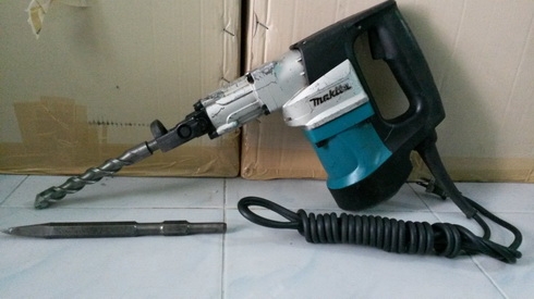 สว่าน และสกัดไฟฟ้ายี่ห้อ มากิต้า hr3530 สภาพดีพร้อมใช้งาน