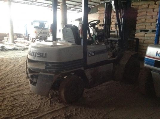 ขาย โฟล์คลิฟต์ โคมัทสุ FD25 เกียร์ ทอค งาสไลด์ได้ ขาย โฟล์คลิฟต์ โคมัทสุ FD25 เกียร์ ทอค งาสไลด์ได้