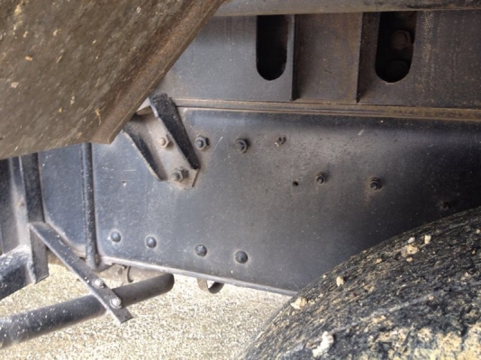 รถอีซูซุ 10 ล้อดั้ม FVZ 300 แรงม้า  ปี 52  สนใจติดต่อ 081 - 6079515