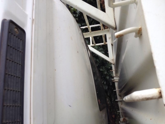 รถอีซูซุ 10 ล้อดั้ม FVZ 300 แรงม้า  ปี 52  สนใจติดต่อ 081 - 6079515