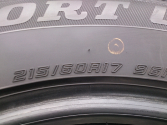 ขายยาง DUNLOP 215/60R17 ยางสัปดาห์ที่14 ปี12 ดอกยางลึกนิ่มสดเท่ากัน (ไม่มีปะ ไม่มีแตกลายงา) สวยๆ 1 ชุด