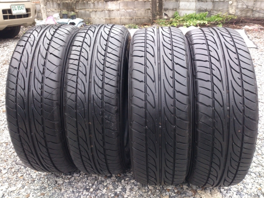 ขายยาง DUNLOP 215/60R17 ยางสัปดาห์ที่14 ปี12 ดอกยางลึกนิ่มสดเท่ากัน (ไม่มีปะ ไม่มีแตกลายงา) สวยๆ 1 ชุด