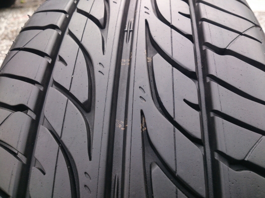 ขายยาง DUNLOP 215/60R17 ยางสัปดาห์ที่14 ปี12 ดอกยางลึกนิ่มสดเท่ากัน (ไม่มีปะ ไม่มีแตกลายงา) สวยๆ 1 ชุด