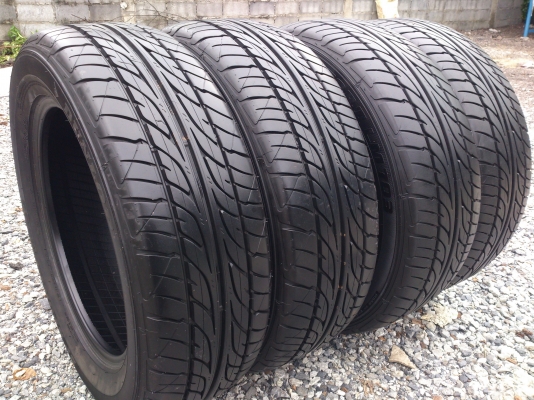 ขายยาง DUNLOP 215/60R17 ยางสัปดาห์ที่14 ปี12 ดอกยางลึกนิ่มสดเท่ากัน (ไม่มีปะ ไม่มีแตกลายงา) สวยๆ 1 ชุด
