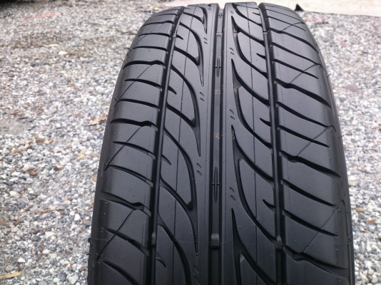 ขายยาง DUNLOP 215/60R17 ยางสัปดาห์ที่14 ปี12 ดอกยางลึกนิ่มสดเท่ากัน (ไม่มีปะ ไม่มีแตกลายงา) สวยๆ 1 ชุด