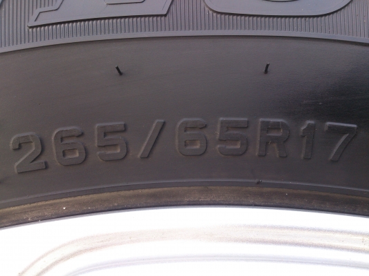 ขายแม็กฟอร์ดพร้อมยาง265/65R17  ขายทั้งชุด12500