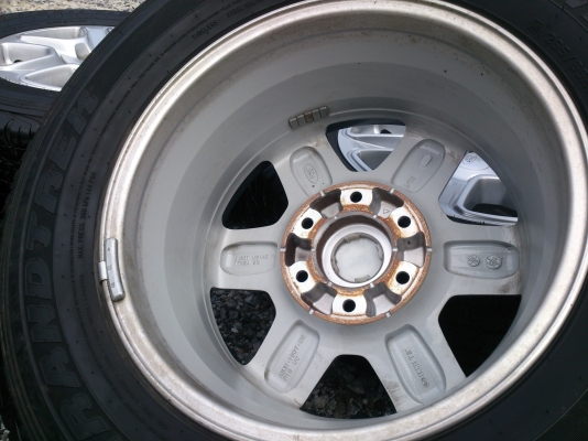 ขายแม็กฟอร์ดพร้อมยาง265/65R17  ขายทั้งชุด12500
