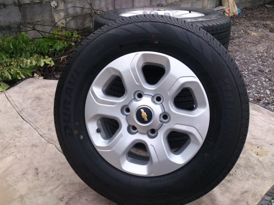 ขายยางพร้อมแม็กถอดป้ายแดงยางปี13 วิ่งแค่15 กิโล ตุ่มหน้ายางเส้นสีอยู่ครบใหม่มาก ขายทั้งชุด 14600