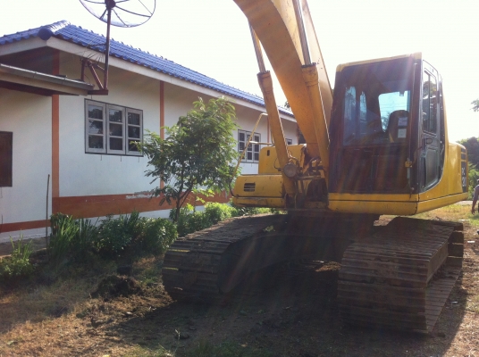 ขายรถแบคโฮ KOMATSU PC-200-6-813XX เล่มทะเบียน รถใช้งานอยู่