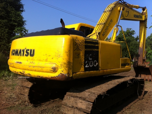 ขายรถแบคโฮ KOMATSU PC-200-6-813XX เล่มทะเบียน รถใช้งานอยู่