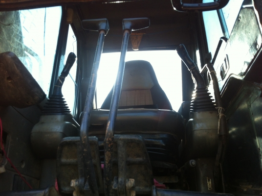 ขายรถแบคโฮ KOMATSU PC-200-6-813XX เล่มทะเบียน รถใช้งานอยู่