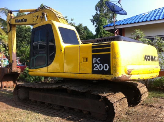 ขายรถแบคโฮ KOMATSU PC-200-6-813XX เล่มทะเบียน รถใช้งานอยู่