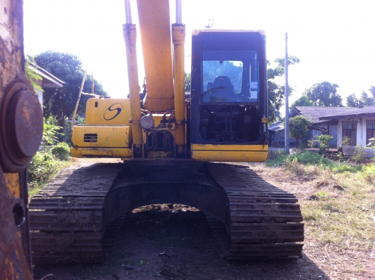 ขายรถแบคโฮ KOMATSU PC-200-6-813XX เล่มทะเบียน รถใช้งานอยู่