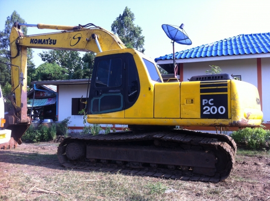 ขายรถแบคโฮ KOMATSU PC-200-6-813XX เล่มทะเบียน รถใช้งานอยู่