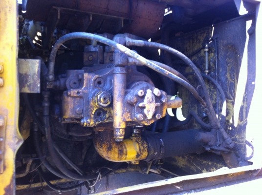 ขายรถแบคโฮ KOMATSU PC-200-6-813XX เล่มทะเบียน รถใช้งานอยู่