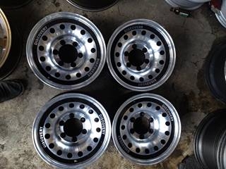 ขายล้อ ออฟโร้ด ขอบ15 6รู กว้าง7.5  ออฟ0 สวยๆครับ