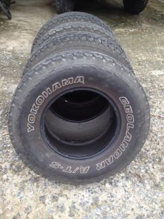 ขายยาง YOKOHAMA GEOLANDAR AT/S  30-9.5-15  ปี10 ดอกเต็ม ครับ
