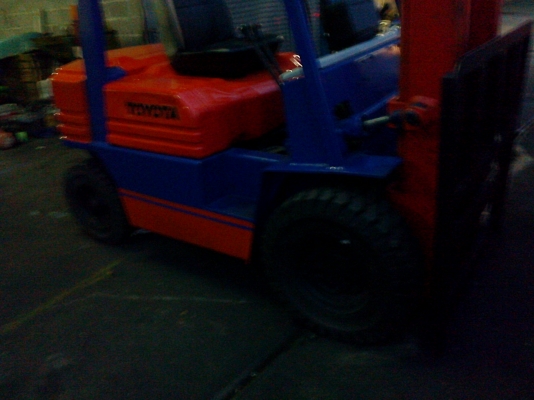 ขาย250,000บาท รถยกโฟล์คลิฟท์ ยี่ห้อ TOYOTA รุ่น5FD25 เครื่องยนต์ดีเซล2Jเกียร์ธรรมดาขนาด2.5ตันเสาสูง3เมตรยางตันใหม่4เส้นรับประกันในการใช้งาน6เดือน ขาย250,000บาท รถยกโฟล์คลิฟท์ ยี่ห้อ TOYOTA รุ่น5FD25 เครื่องยนต์ดีเซล2Jเกียร์ธรรมดาขนาด2.5ตันเสาสูง3เมตรยางตันใหม่4เส้นรับประกันในการใช้งาน6เดือน