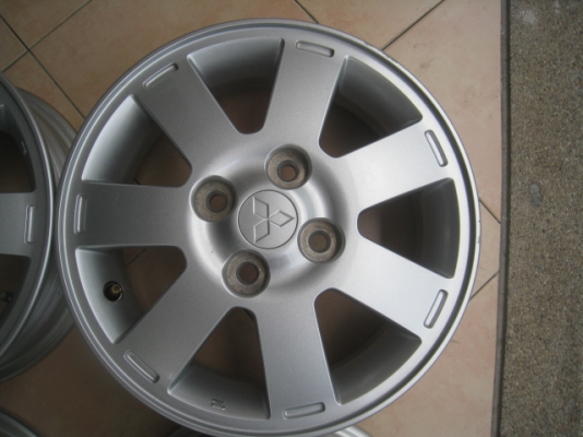 ขายล้อแม็กใหม่ RPF1 ขอบ15 สีไฮเปอร์ซิลเวอร์ F7"et41,R8"et35 4รู100 +ยาง continental contipremium 185/55r15 ปี 10,1เส้นและปี11,3 เส้นครับ  สนใจติดต่อเล็กคลองสาม (081-3747940)