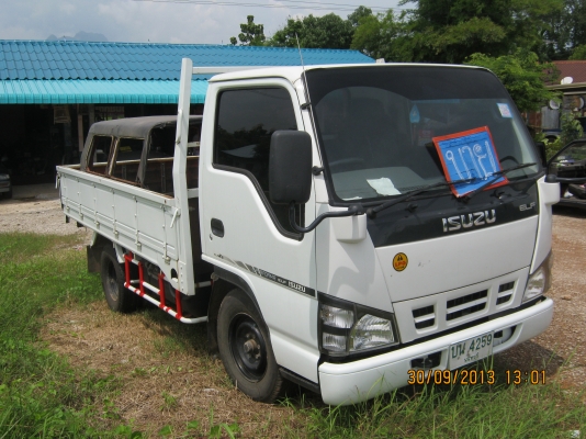 อีซูซู 6ล้อเล็ก ELF ตาเฉียง ปี 2555 อีซูซู 6ล้อเล็ก ELF ตาเฉียง ปี 2555
