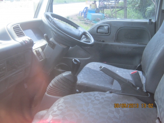 อีซูซู 6ล้อเล็ก ELF ตาเฉียง ปี 2555 อีซูซู 6ล้อเล็ก ELF ตาเฉียง ปี 2555