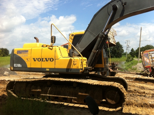 ขายรถแบคโฮ VOLVO EC210B.LC เอกสารเล่มทะเบียน ไฟฟ้าเต็ม พร้อมขาย ราคาย้อมๆ สนใจโทรเลย