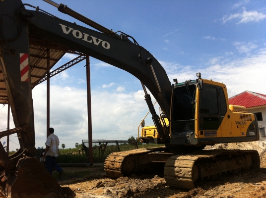 ขายรถแบคโฮ VOLVO EC210B.LC เอกสารเล่มทะเบียน ไฟฟ้าเต็ม พร้อมขาย ราคาย้อมๆ สนใจโทรเลย