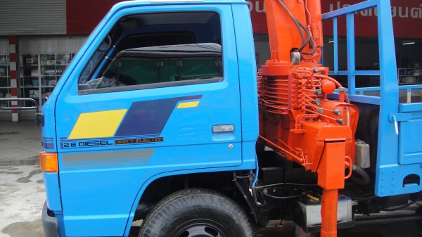 ISUZU NKR เครนTADANO ดาวน์45000ผ่อน12900/36เดือน