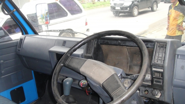 ISUZU NKR เครนTADANO ดาวน์45000ผ่อน12900/36เดือน